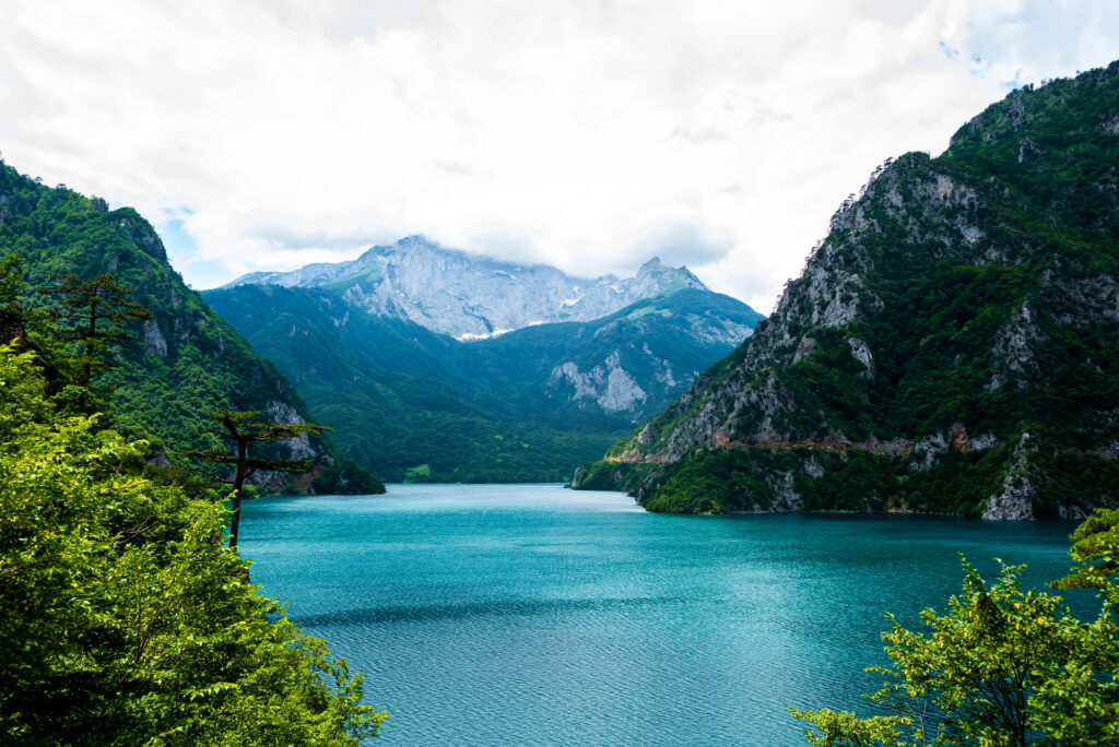 Earth's Liquid Giants: The 20 Largest Lakes on the Planet