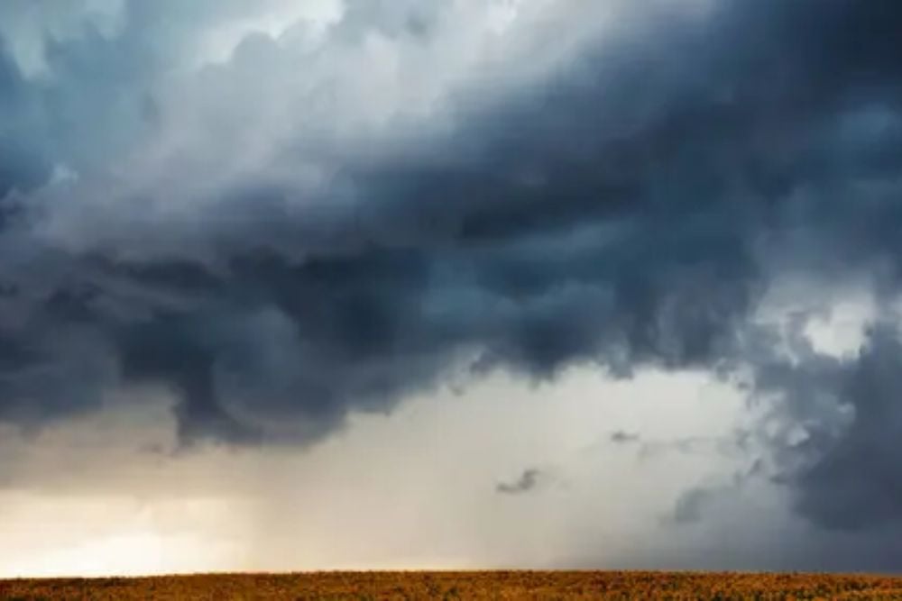 Sunset Triumph Amidst Storm Challenge Nature Harmony Power — Stock Photo, Image