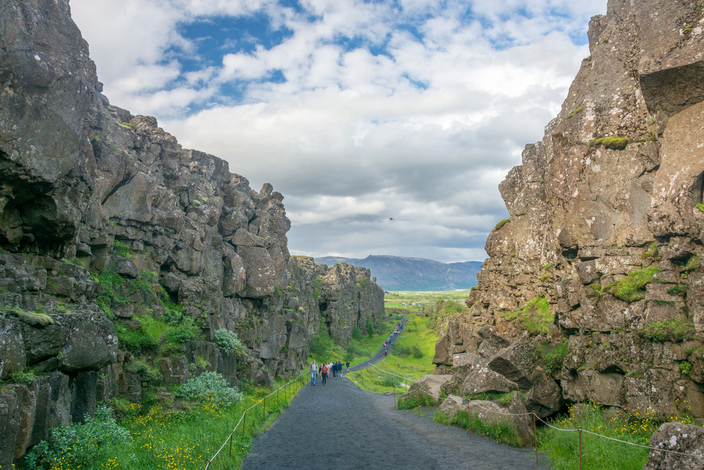 Golden Circle Iceland Aug 2018 Tourists Enjoying Thingvellir National Park — Stock Photo, Image