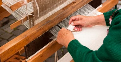 Rustic wooden loom — Stock Photo, Image