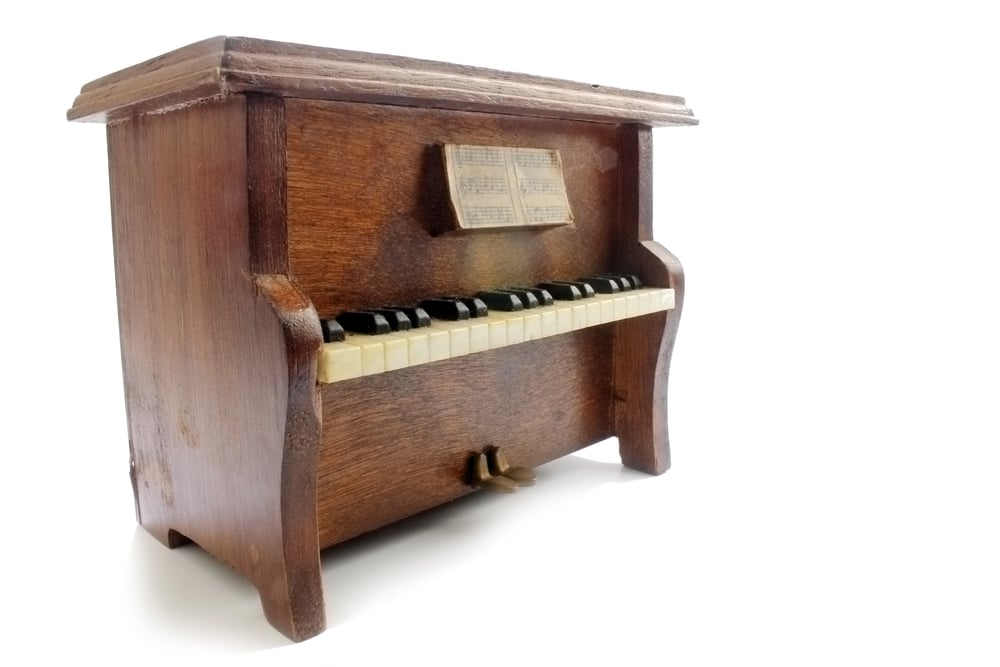 Upright piano isolated — Stock Photo, Image