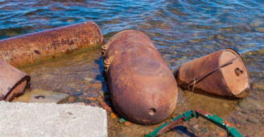 Russia Saint Petersburg Metal Rusty Sea Buoys Washed Shore Gulf — Stock Photo, Image