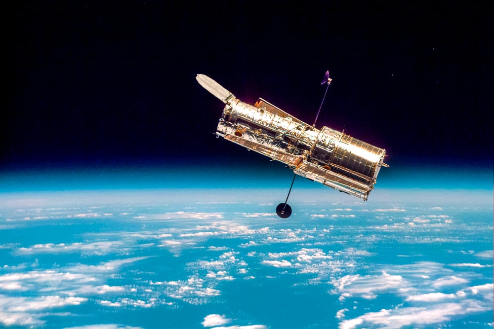 Hubble Space Telescope Hovers Boundary Earth Space Background Template Elements — Stock Photo, Image