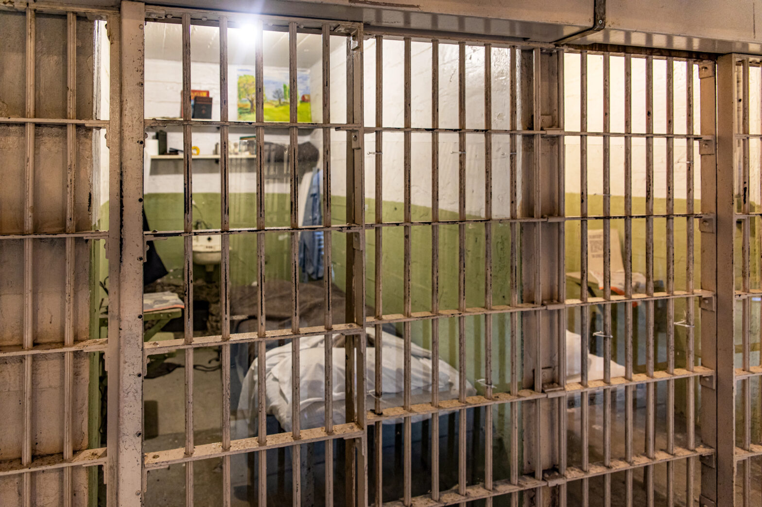 20 Infamous Jailbreaks That Challenged Authorities