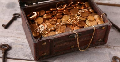 Old Chest Treasures Keys Light Wooden Background — Stock Photo, Image