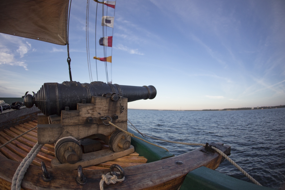 Old Wooden War Ship Cannon — Stock Photo, Image