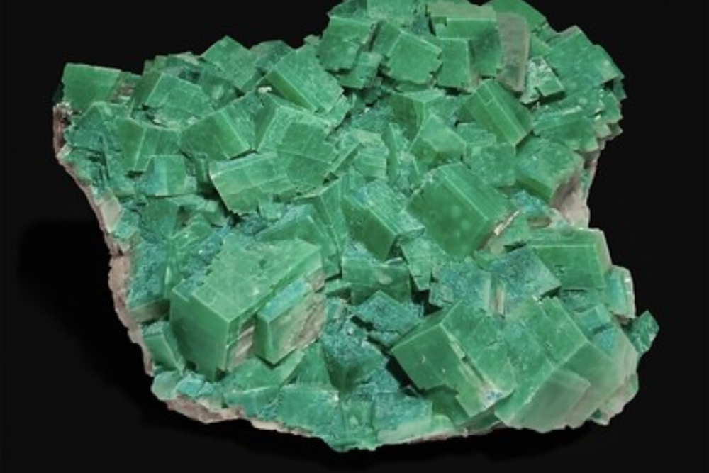 Druse of rhombohedral calcite crystals with dioptase inclusions, Tsumeb, Namibia; 13.2 cm across | by exclusiveminerals2