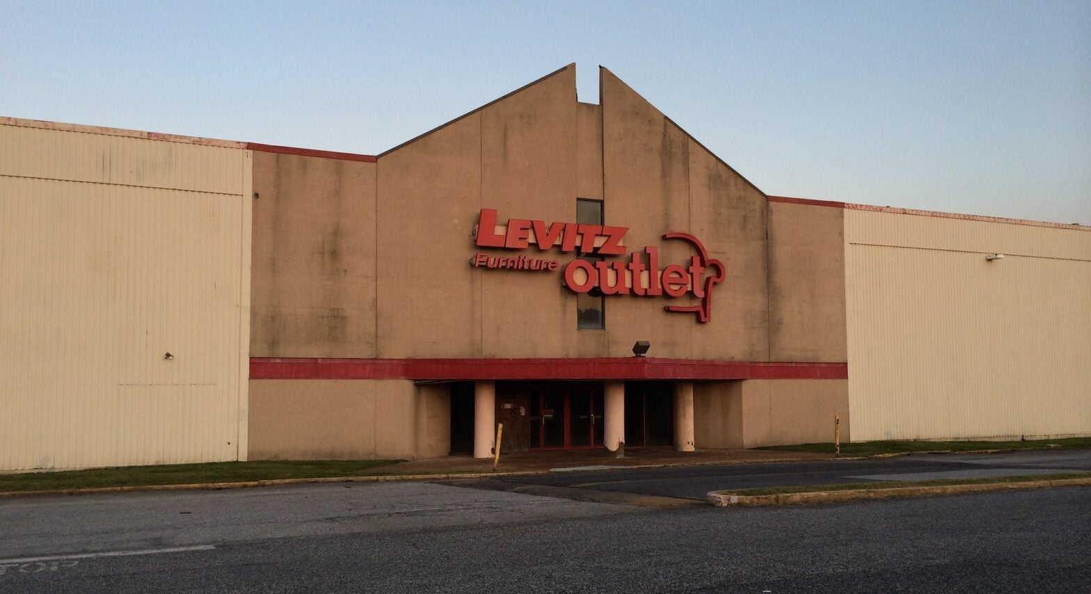 13 Store Chains That Closed in the 2000s