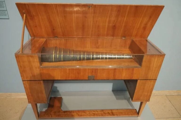 Extinct Instruments 14 Musical Instruments Nearly Lost to Time
