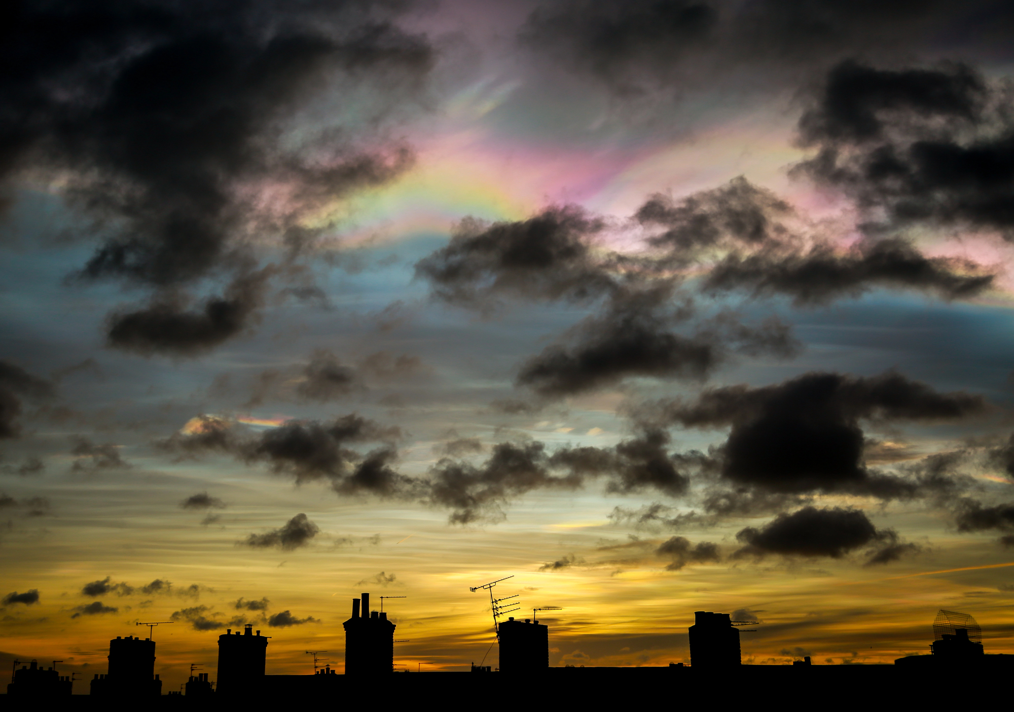 14 Bizarre Weather Patterns Found Only in Specific Places
