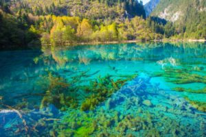 16 Lakes That Change Color Throughout the Year
