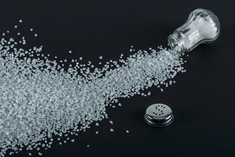 Top View Sprinkled Salt Crystals Glass Salt Shaker Black Background — Stock Photo, Image