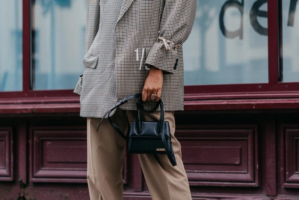 Paris, France - October, 3, 2021: woman wears black Le Chiquito Noeud leather tote shoulder bag, street style details — Photo by photo-lime