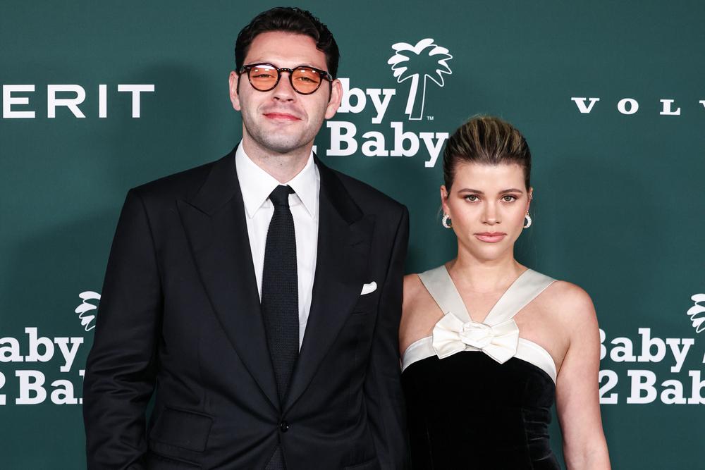 Elliot Grainge and wife Sofia Richie arrive at the 2024 Baby2Baby Gala Presented by Paul Mitchell held at the Pacific Design Center on November 9, 2024 in West Hollywood, Los Angeles, California, United States — Photo by Image Press Agency