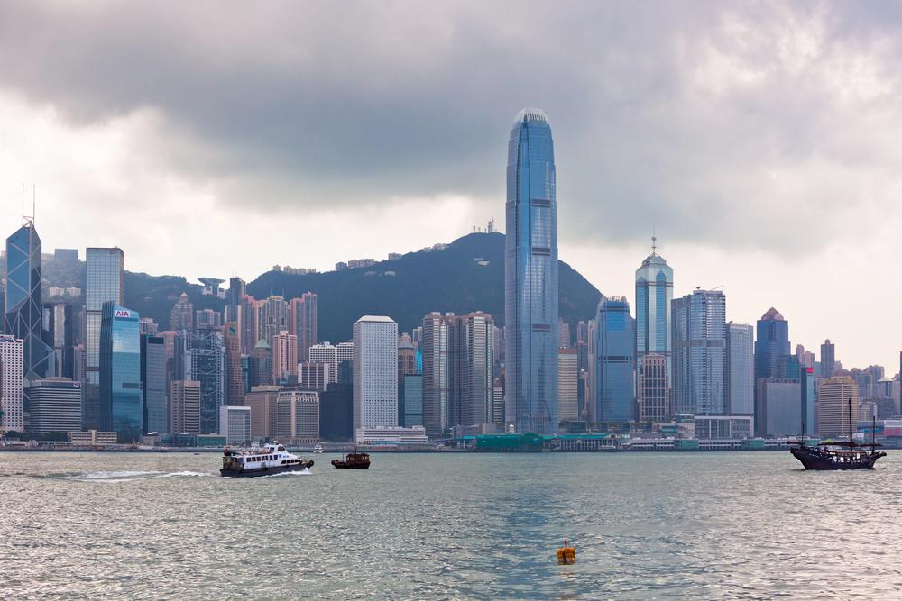 HONG KONG, HONG KONG - SEPTEMBER 22: sea front view with luxurious buildings in Hong Kong on September 22, 2012 — Photo by dvoevnore