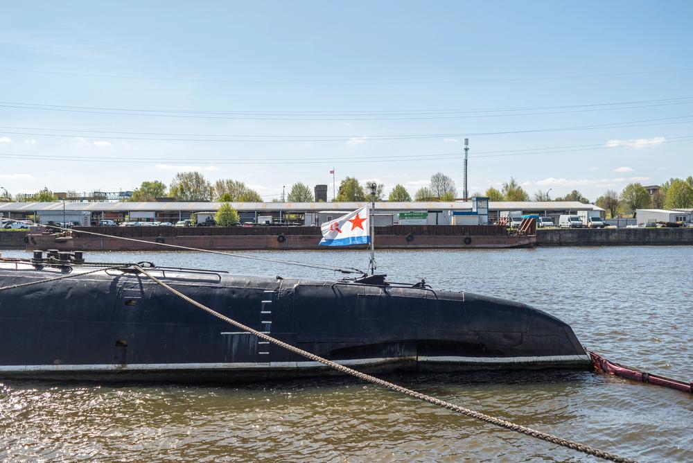Old submarine at the pier in the Museum of Kaliningrad, Russia, May 1, 2023 — Photo by Sirina85