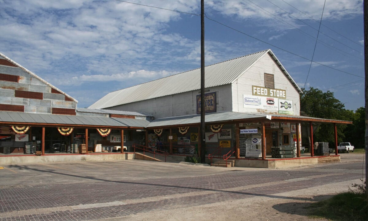 feed and farm sign
